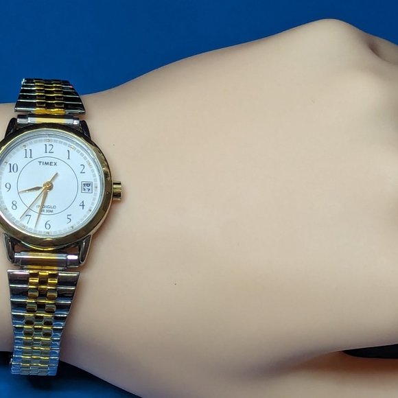 Timex Indiglo Vintage Date and Time Wristwatch Stretchable Band Medium wrist Int - Picture 4 of 8